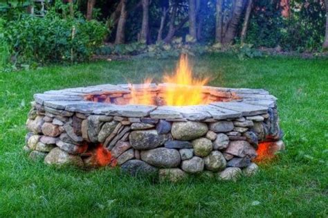 River Rock Fire Pit | Lareira no jardim, Fogo de chao jardim, Jardins ...