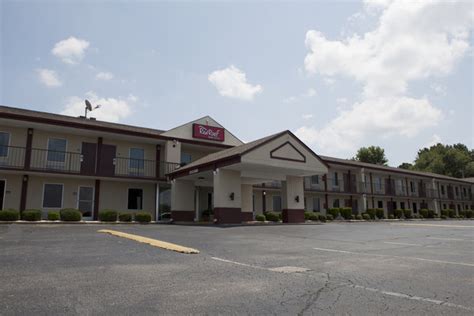 Red Roof Inn - Exit 82A along I-40 in Tennessee | iExit Interstate Exit Guide