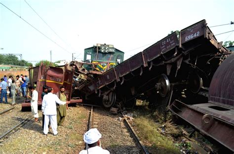 PAKISTAN-LAHORE-TRAIN-ACCIDENT