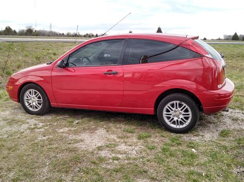 2007 Ford Focus Hatchback 4 Door - amarelogiallo