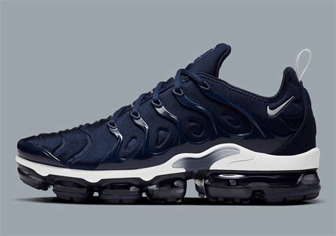 Nike Air VaporMax Plus Navy White DH0611-400 | SneakerNews.com