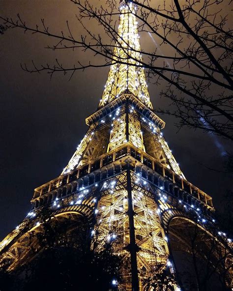 List 101+ Wallpaper Eiffel Tower At Night Light Show Latest 09/2023