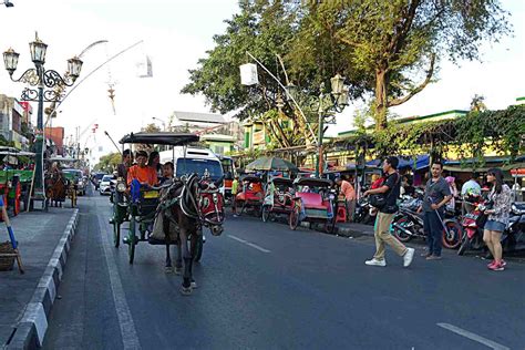 Shopping at Yogyakarta's Jalan Malioboro, Indonesia