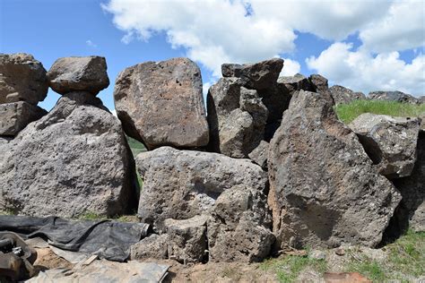 Tin Cup Basalt Boulders | Select Stone