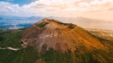 Top 10 most dangerous volcanoes in the world | Daily Sabah