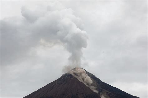 The Fuego volcano is seen from San Miguel Los Lotes in Escuintla – The ...