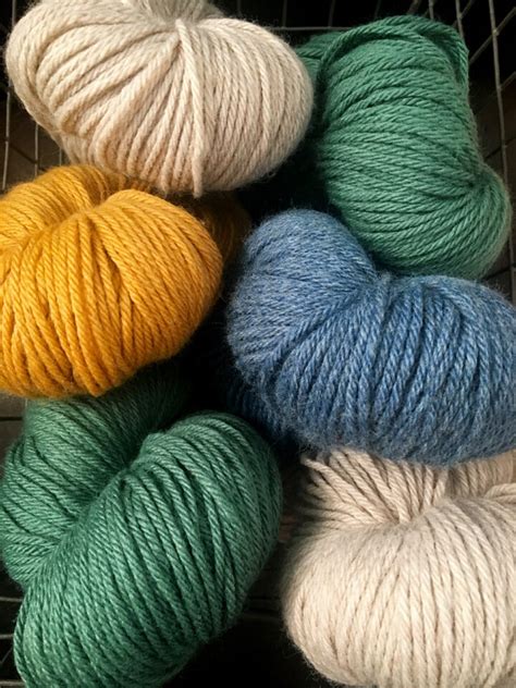 Guide to Worsted Weight Yarn - Sarah Maker