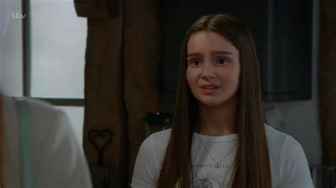 Emmerdale fans petrified for Sarah Sugden as 'creepy' Chloe turns up in ...