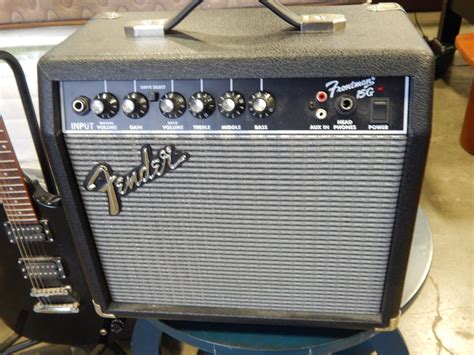 FENDER FRONTMAN 15G GUITAR AMP