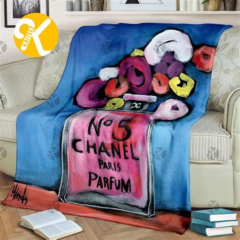 Coco Chanel Watercolor Effect In Vintage Background Blanket - Kaiteez