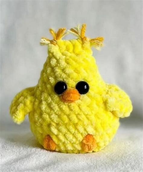 Crochet Little Chick Amigurumi Free Pattern - Clairea Belle Makes