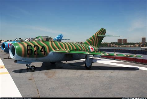 Mikoyan-Gurevich MiG-15 - North Korea - Air Force | Aviation Photo ...