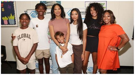 How many kids does Kimora Lee Simmons have? All about her family as model shares rare photo with ...