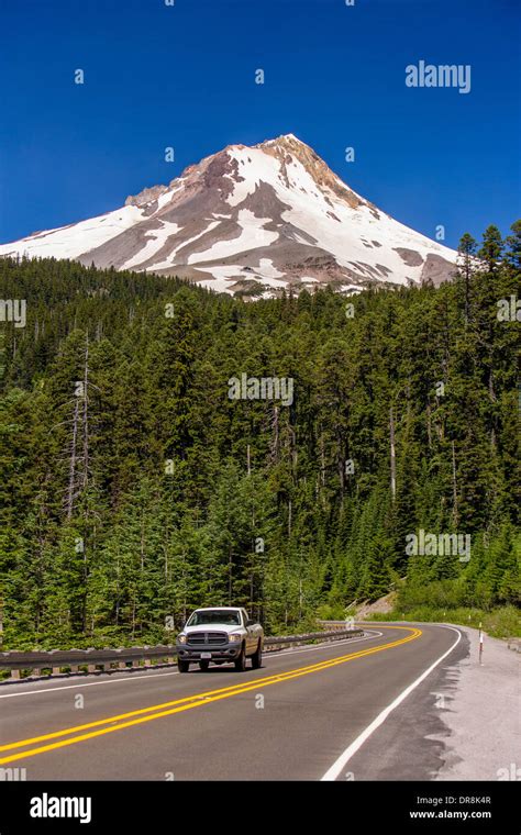 MOUNT HOOD, OREGON, USA - Mount Hood, volcano in the Cascades Range, and Route 35 Stock Photo ...