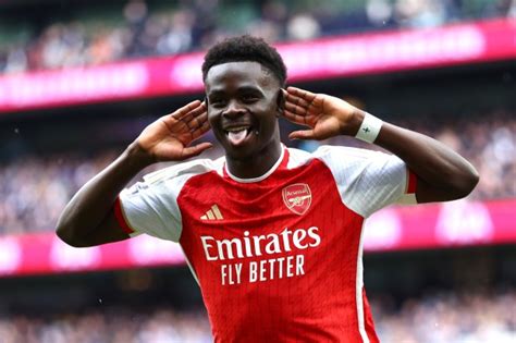 Bukayo Saka cups his ears at Tottenham fans as he doubles Arsenal lead ...