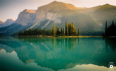 Amazing sunset views of Spirit Island on Maligne Island! [OC][6588x4018] : r/EarthPorn