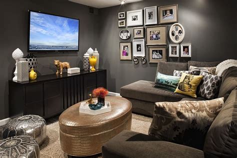 20 Small TV Room Ideas That Balance Style with Functionality | Arranjos ...