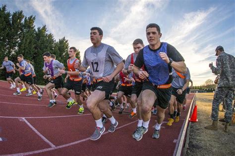 How to Prepare for the 2-Mile Army Run | Military.com