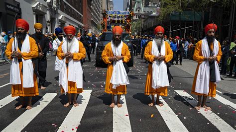 Who are the Sikhs and what are their beliefs?