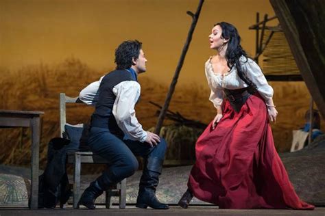 Review: "L'Elisir d'Amore" at the Metropolitan Opera - StageBuddy.com