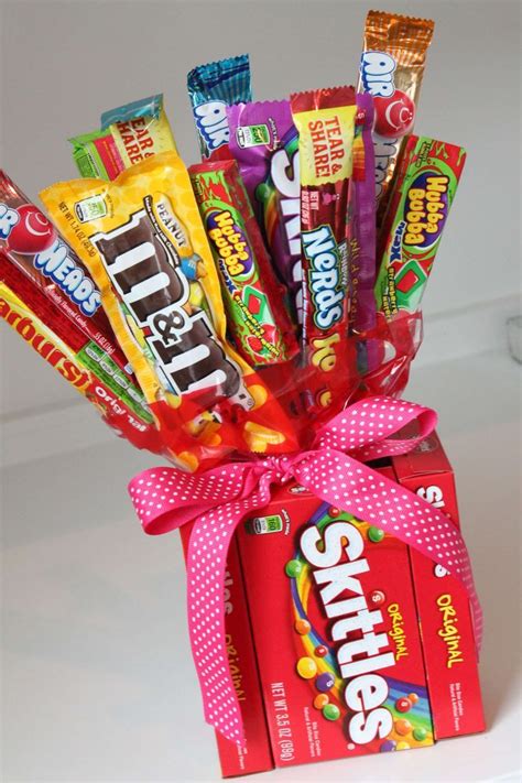 DIY Candy Bouquets! A FUN way to say Happy Valentine's Day to friends or teachers! SO CUTE and ...