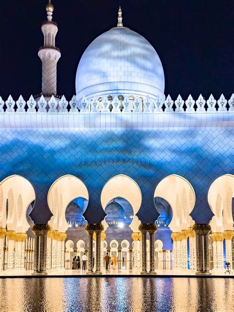 The Sheikh Zayed Grand Mosque at Night, in Abu Dhabi, United Arab Emirates Stock Image - Image ...