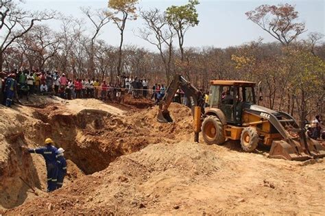 Disaster in Zimbabwe: 21 gold miners buried alive as mine shaft collapses | My Zimbabwe News