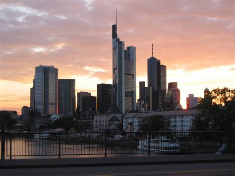 File:Frankfurt skyline at WikiMania 2005.jpg