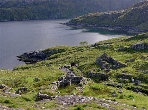 The ruined village of Gearraidh... © Julian Paren cc-by-sa/2.0 :: Geograph Britain and Ireland