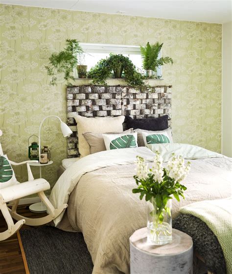 Decorating the Bedroom with Plants or a Botanical Theme