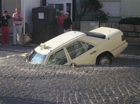 Weird Car Crashes (34 pics) - Izismile.com