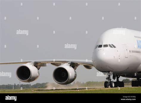 Airbus A380 landing Stock Photo - Alamy