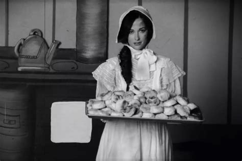 Kacey Musgraves Releases 'Biscuits' Music Video