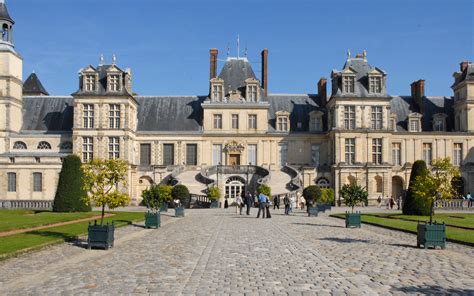 File:La cour du cheval blanc (Château de Fontainebleau).jpg - Wikimedia Commons