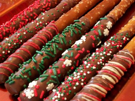 Lola Pearl Bake Shoppe: Bake Me A Christmas: Chocolate covered pretzels!