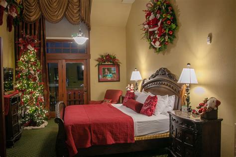 Santa Suite | The Inn at Christmas Place - Pigeon Forge, TN
