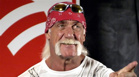 Wrestling Legende Hulk Hogan hat sich taufen lassen: "Nur Liebe ...