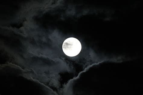 Snapshot: Full Moon Over Berlin - andBerlin