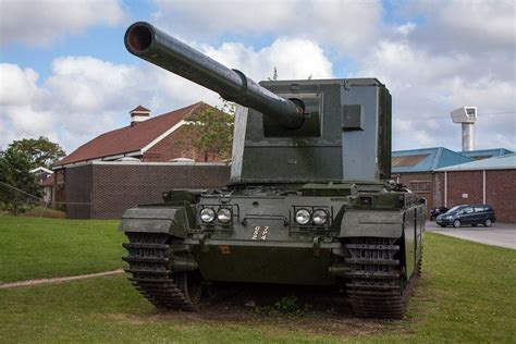 A front view of the FV4005 stage II : TankPorn