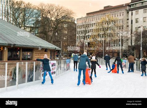 Edinburgh ice skating hi-res stock photography and images - Alamy