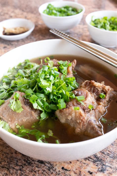 Hawaii's Famous Oxtail Soup - Onolicious Hawaiʻi