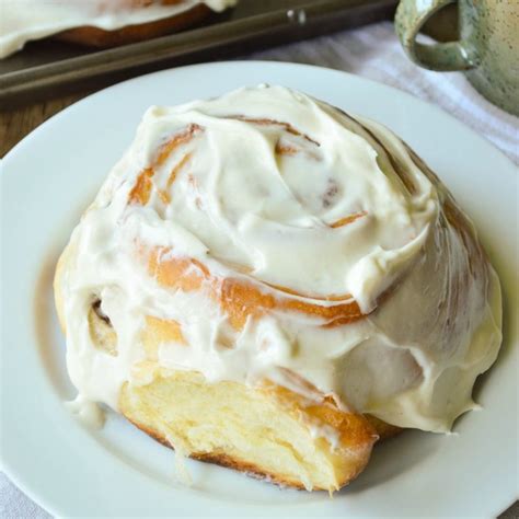 Giant Cinnamon Rolls - Sugar Dish Me