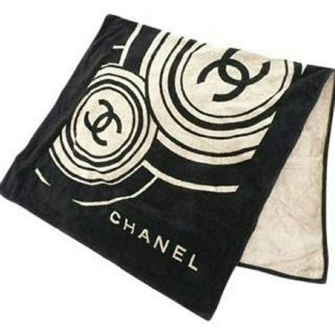 "Chanel CC Logo Throw Blanket 210557" Signs of Wear This item will ship immediately!! Previously ...