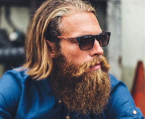 idée coiffure homme mi long blond avec longue barbe style hispter ...