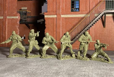 WWII Plastic Toy Soldiers: Plastic Platoon - Toy Soldiers