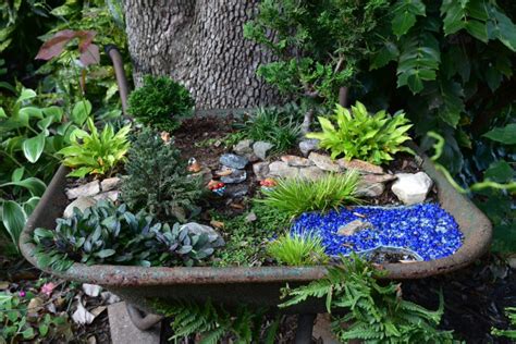 Making Miniature Garden Worlds - Fine Gardening