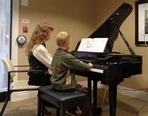 Piano Lessons for Beginners: Choosing a Music Teacher - Joyfulnotes