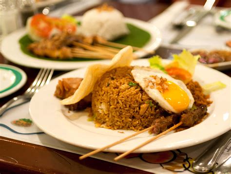 How to make Indonesian nasi goreng - Lonely Planet