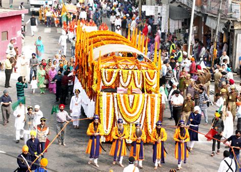 Impressive Nagar Kirtan taken out on eve of Prakash Utsav of Guru Nanak - Jammu Kashmir Latest ...