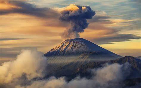 Semeru Volcano Erupts to 63,000 ft (19.2km) - Global Cooling - Electroverse